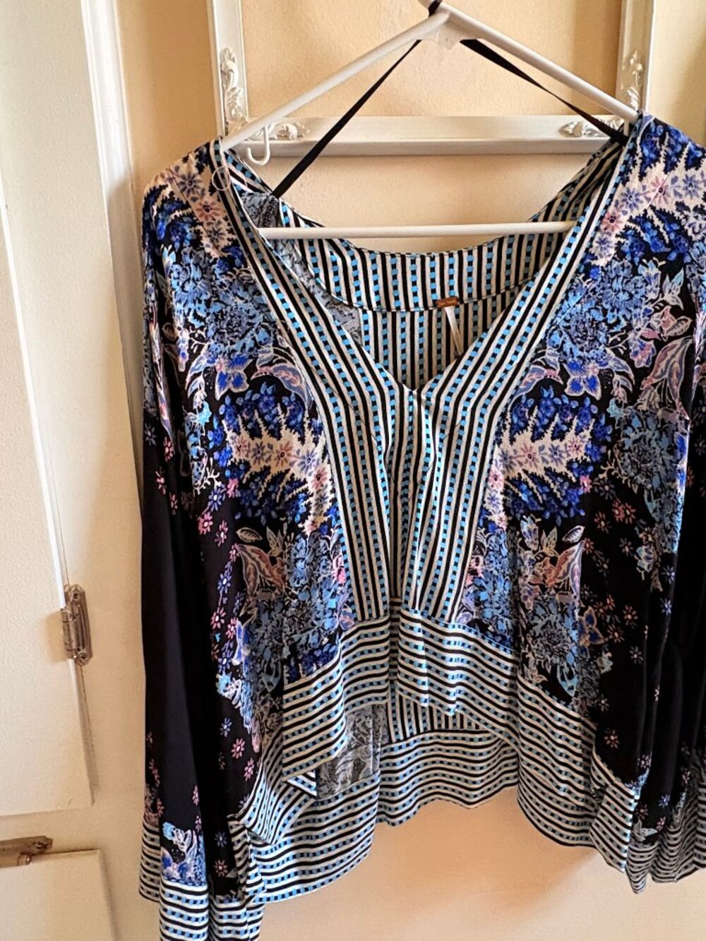 Free People Boho Bell Sleeve Top XS Blue Floral Mixed Print V-Neck